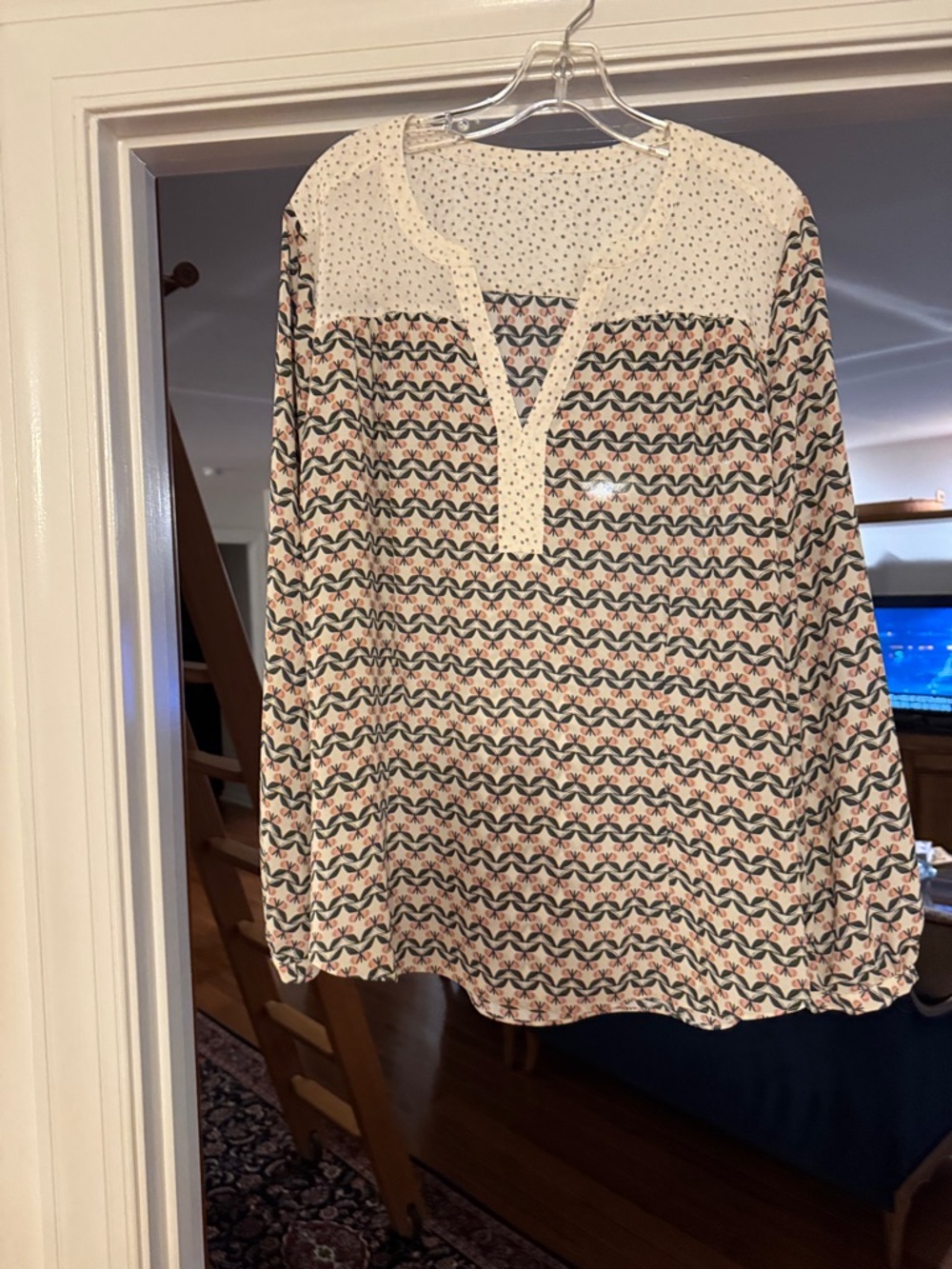 NYDJ, Printed Long-Sleeve V-Neck Women’s Top in Cream and Navy XL